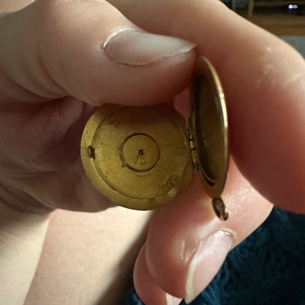 Vintage gold filled star locket - Picture 5 of 11